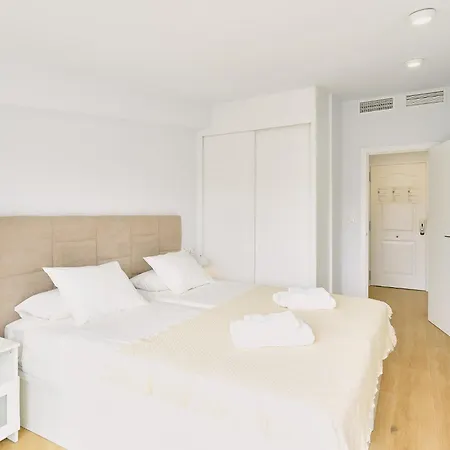 Atarazanas Penthouse By Lovely Malaga